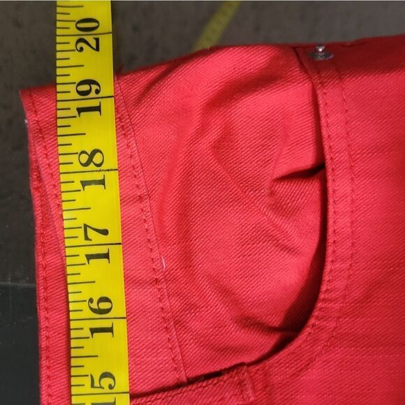 Red Capri - Picture 7 of 10